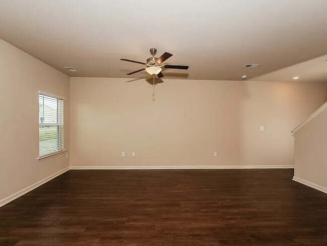 Foto del edificio - 535 Clover Cir
