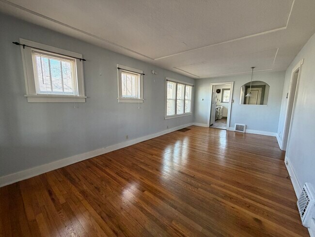 Foto del edificio - 136 E Woodside St