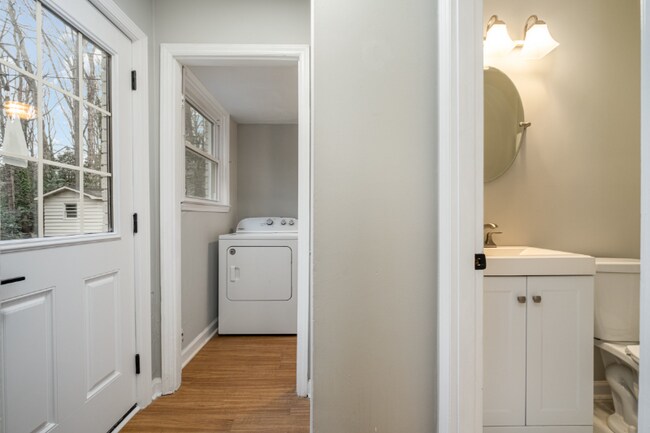 Foto del edificio - 4014 Sulkirk Rd