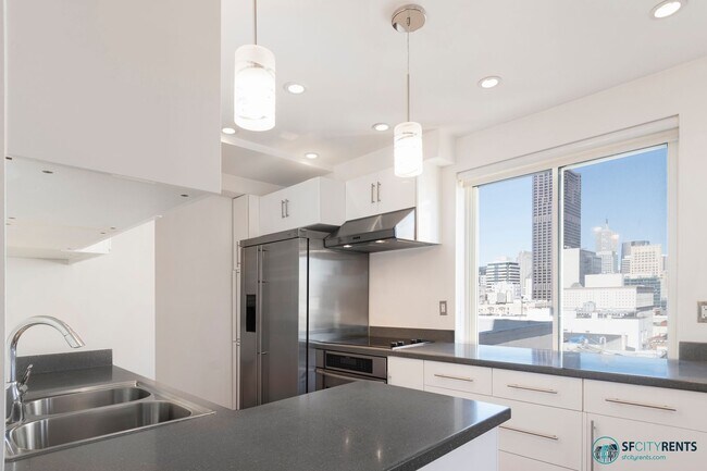 Building Photo - Union Square: Remodeled 1 Bed 1 Bath Corne...