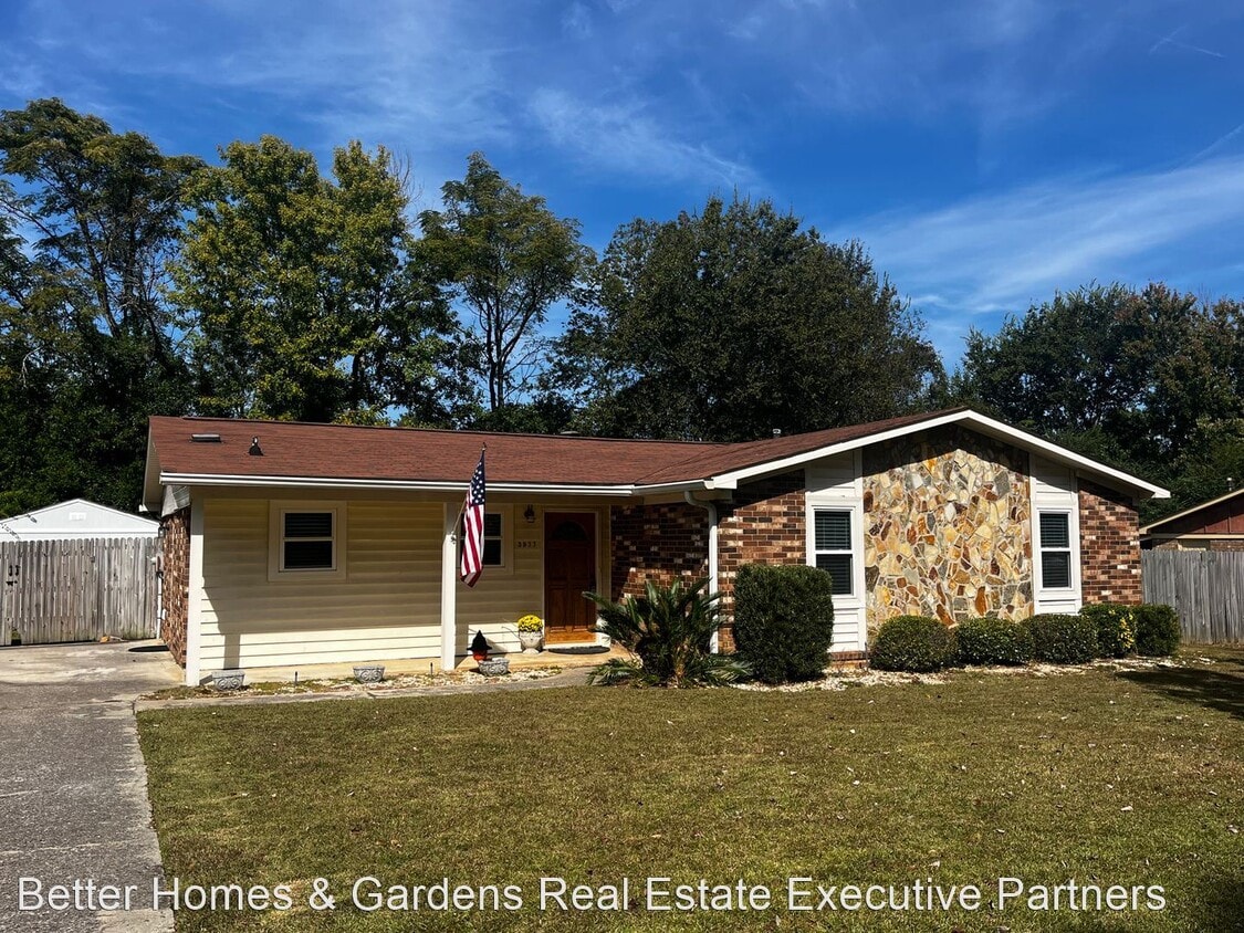 3 br, 2 bath House 3977 Old Trail Road E House Rental in Martinez