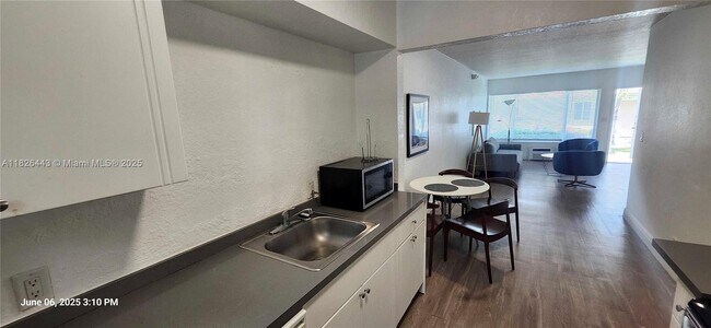 Foto del edificio - 9770 E Bay Harbor Dr