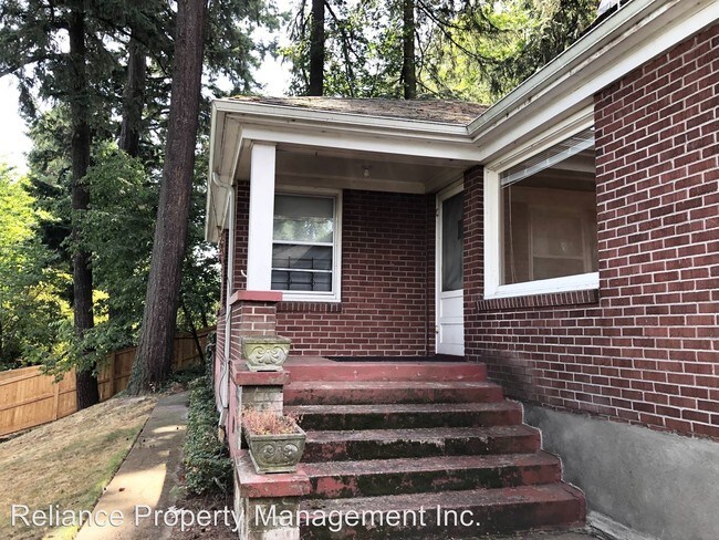 Building Photo - 210-240 SE Gilham Ave