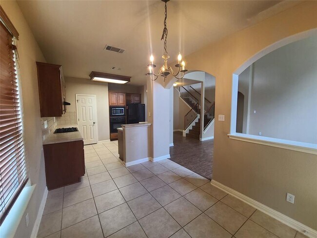 Building Photo - 10305 Yellowstone Dr