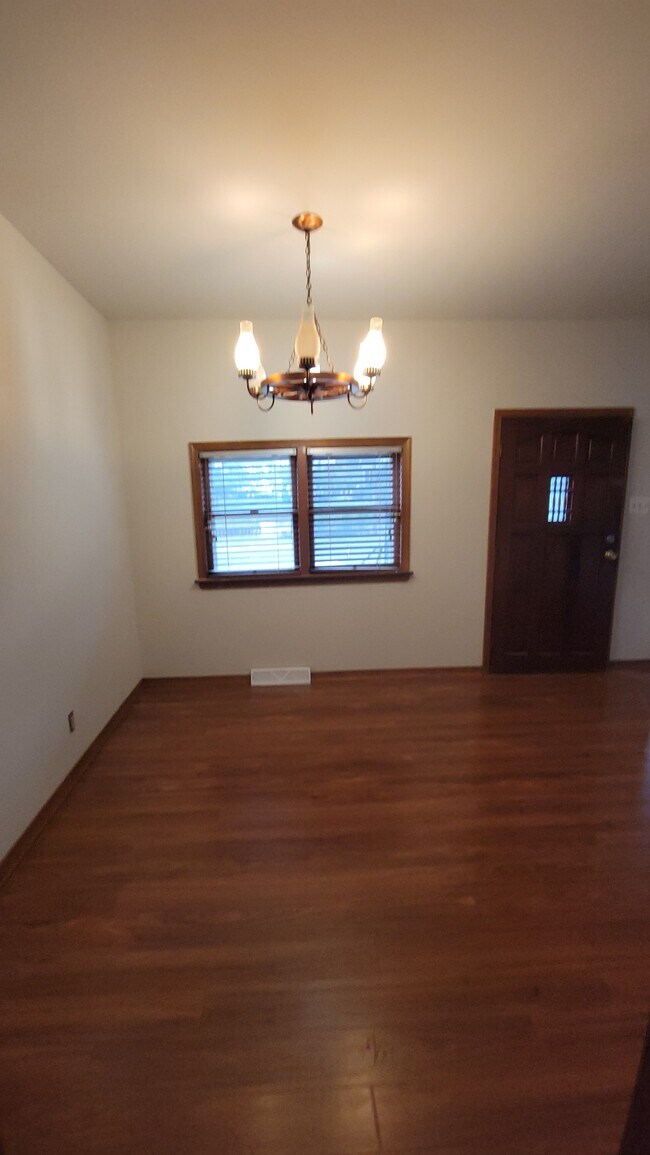 Foto del edificio - 569 Lakeside Ave