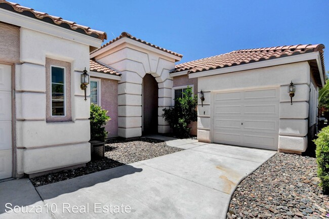Foto del edificio - 5 br, 3 bath House - 9821 Masterful Dr