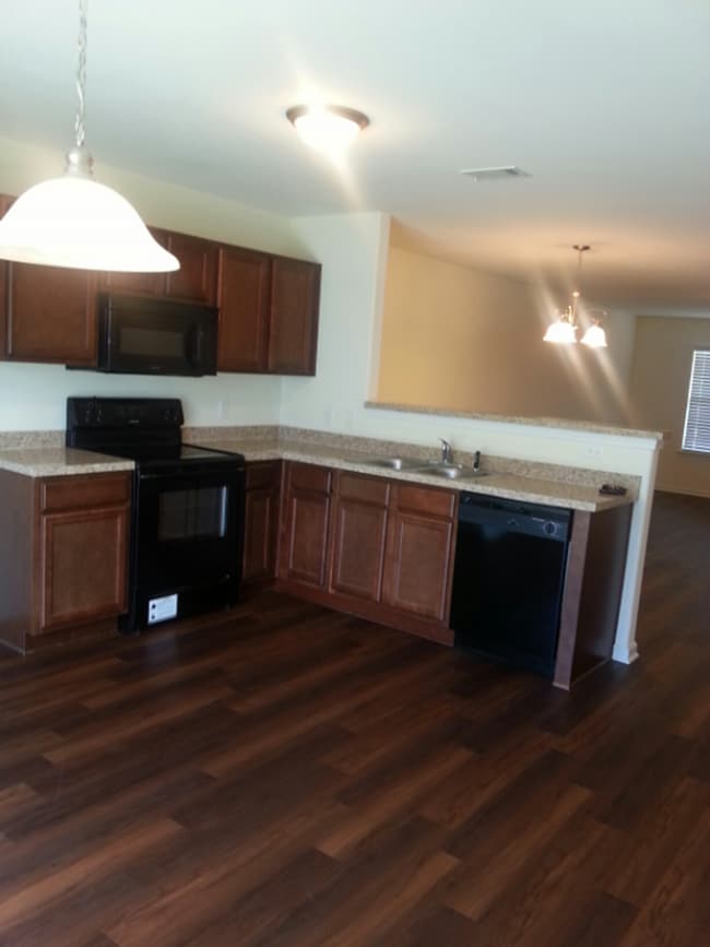 Foto del edificio - 56 Hasty Point Rd