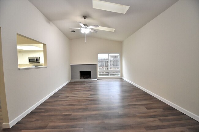 Foto del edificio - 3324 Lillard Dr