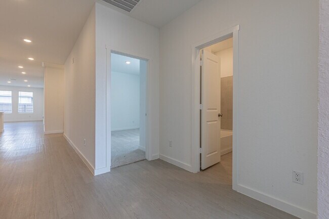Building Photo - 9415 Dassler Spgs