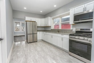 Building Photo - 131 E 117th St