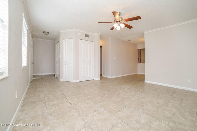 Foto del edificio - 529 Edward Rd