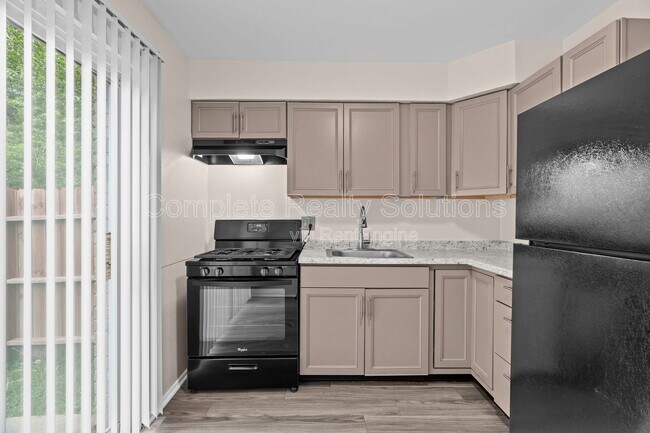 Foto del edificio - 2323 Woodson Rd