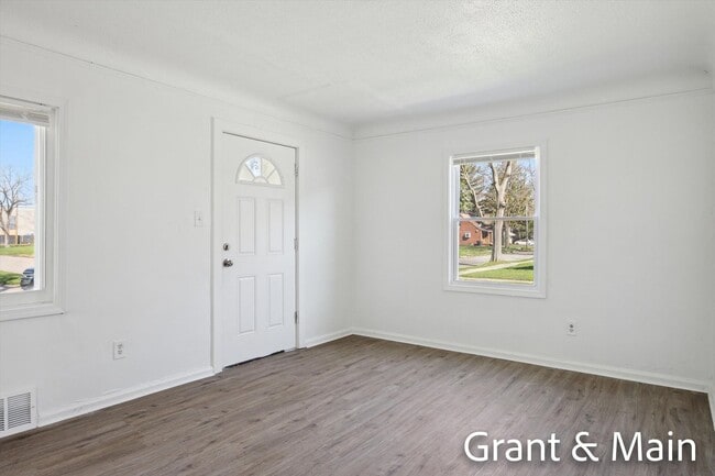 Building Photo - $1299 3 bedroom bungalow