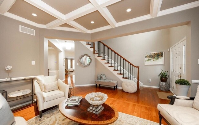 Building Photo - 313 Quail Dr N