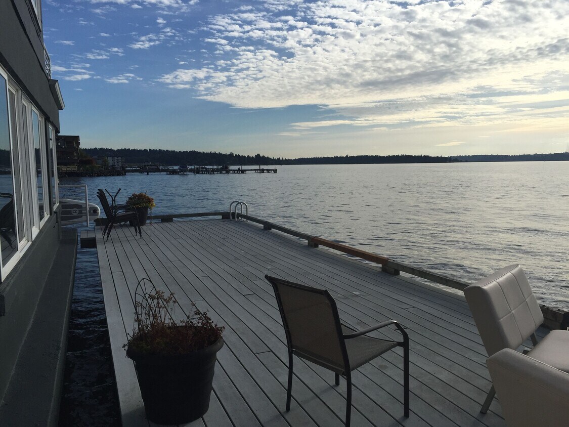 Community docj for all residents - no overnight moorage - 733 Lake St S