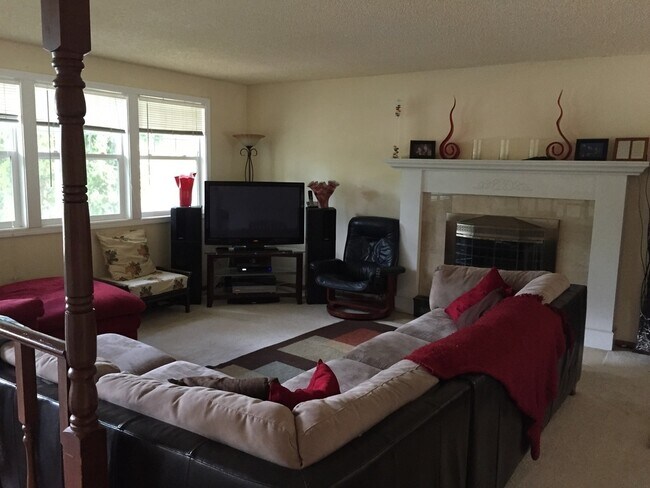 Foto del edificio - Charming 4 Bed 2 Bath Home in Wedgewood