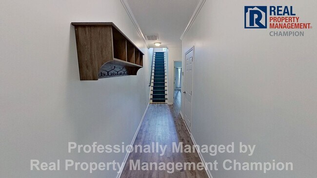 Foto del edificio - Spacious 3-Story Townhome in the Heart of Carolina Beach — Backs to State Park