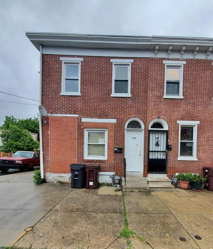Primary Photo - 102 S Franklin St