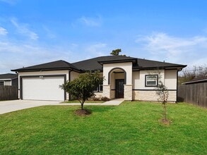 Building Photo - 2448 Areba St