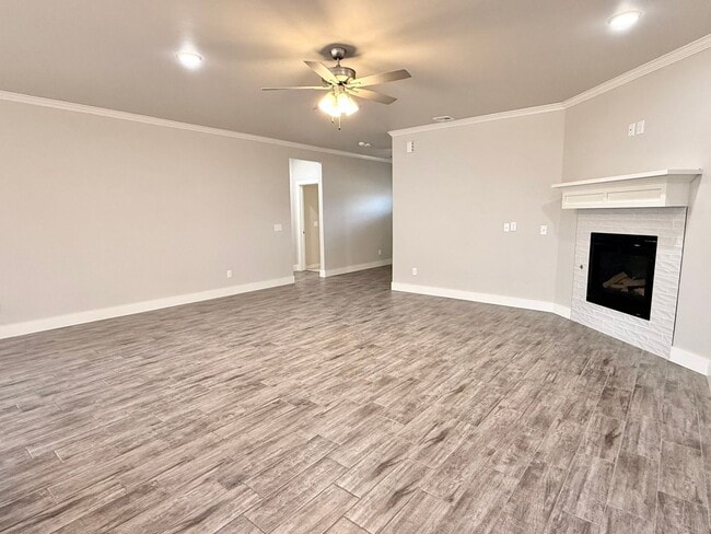 Building Photo - Gorgeous 4 bed, 2.5 Bath in Piedmont Schools