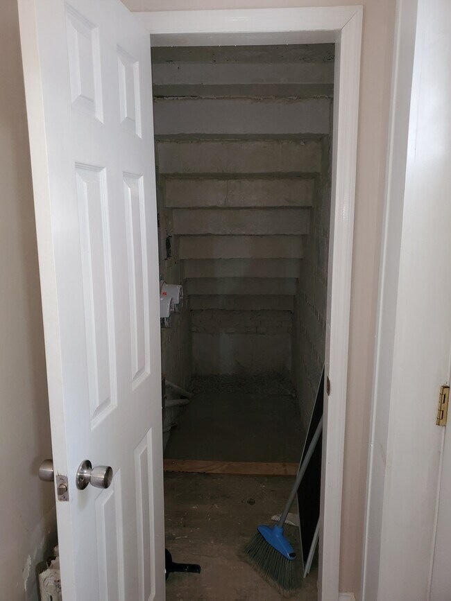 Storage Space - 3703 Laurel Ave