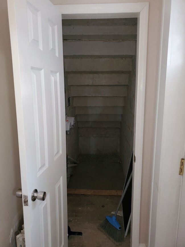 Storage Space - 3703 Laurel Ave