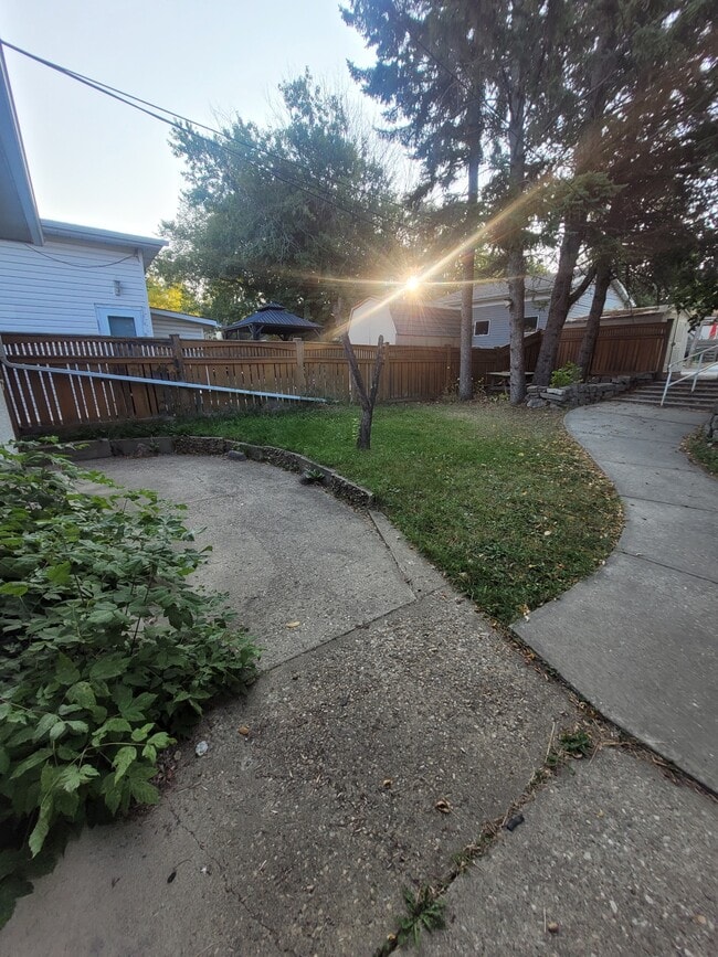 Building Photo - St. Albert 1 bed. Basement  and Pet Friendly!