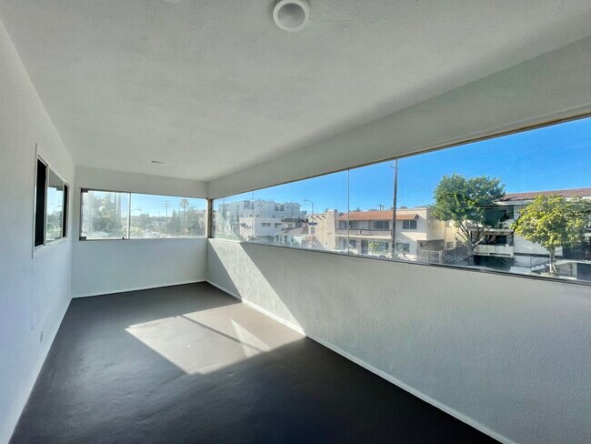 Foto del edificio - 10734 Palms Blvd