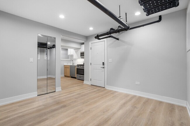 Foto del edificio - 6931 N Lakewood Ave