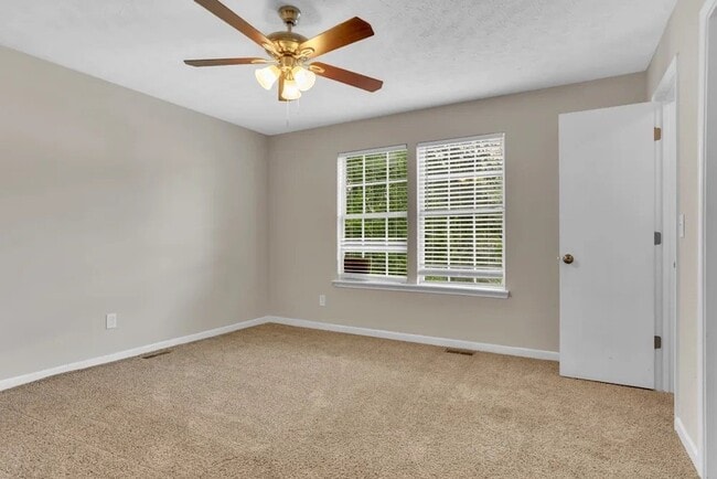 Building Photo - 3728 Adamsville Dr SW
