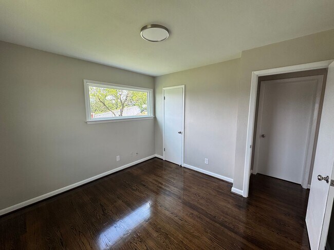 Building Photo - Newly updated 4 bedroom 1.5 bath with hard...
