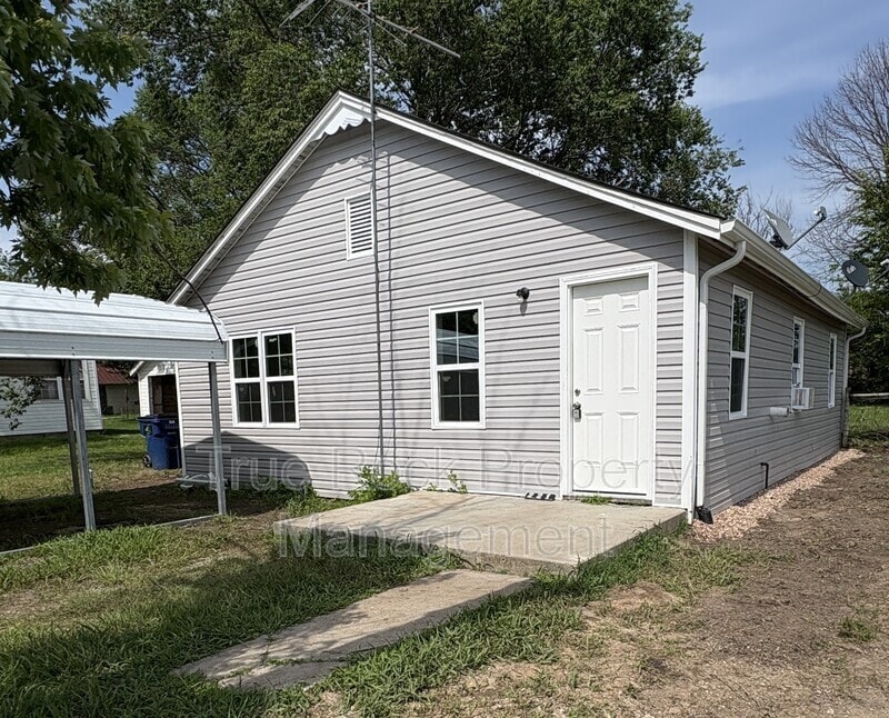 Primary Photo - 221 Walnut