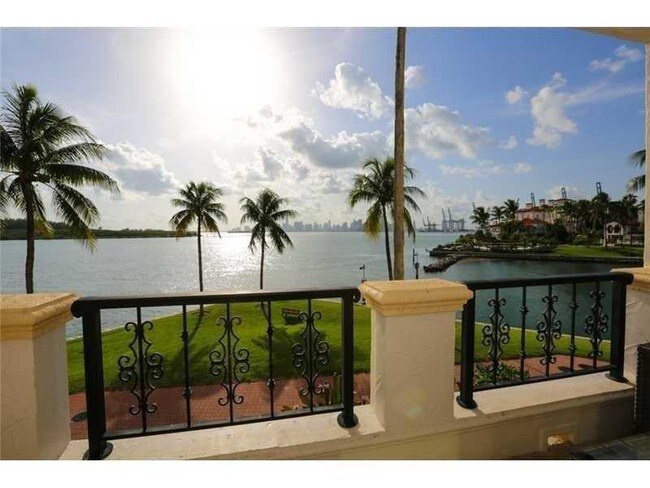 Foto del edificio - 2426 Fisher Island Dr