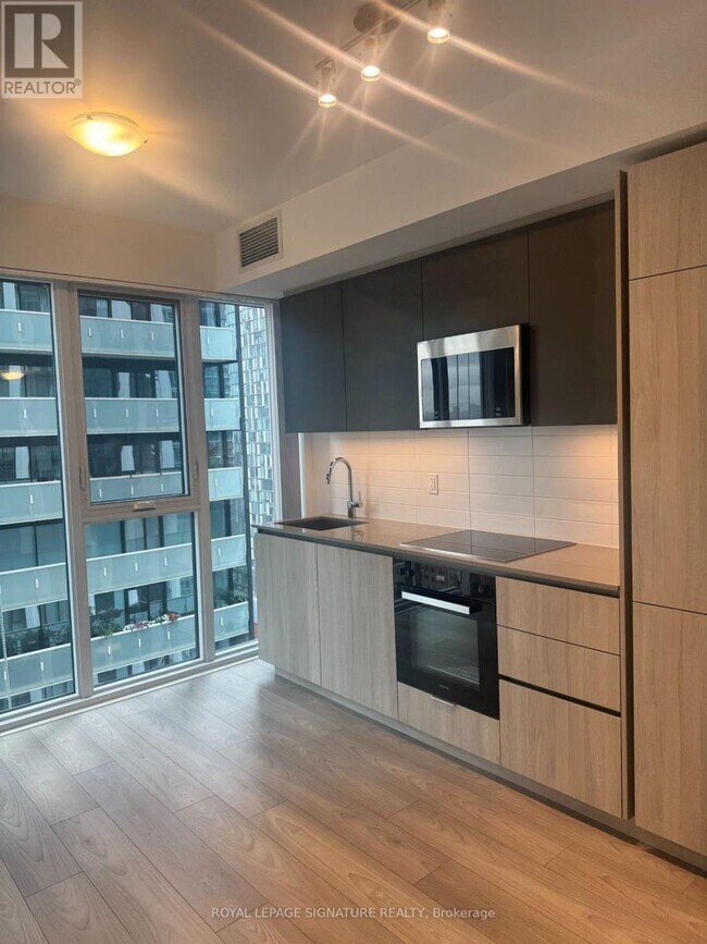 Photo du bâtiment - 400 King St W