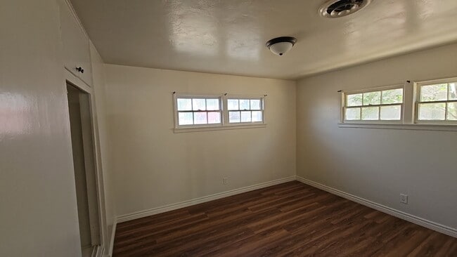 Building Photo - 44928 Kingtree Ave