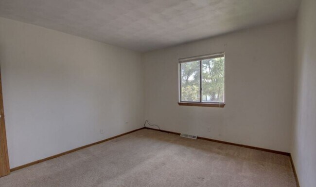 Foto del edificio - 754 W 61st St