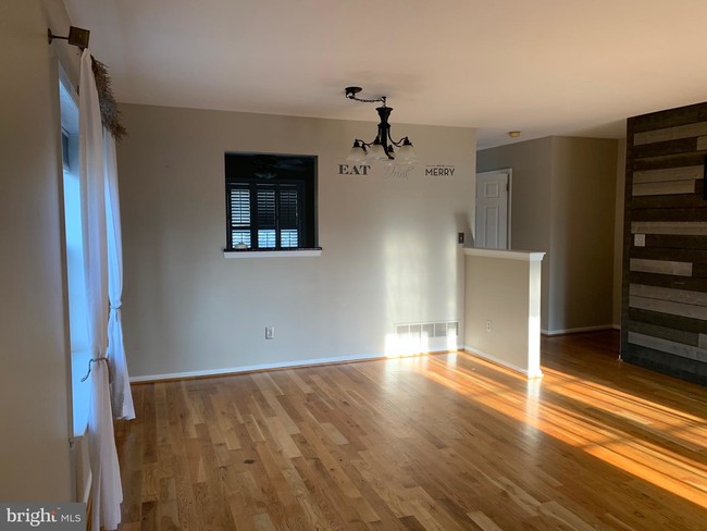 Building Photo - 5038 E Woodmill Dr