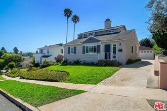 Building Photo - 12100 Marine St