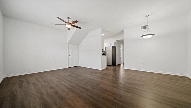 Building Photo - 705 Village Way