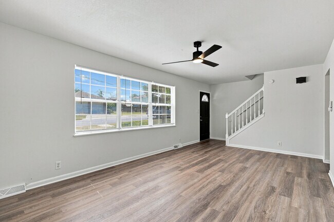 Foto del edificio - 4209 Defoe Dr