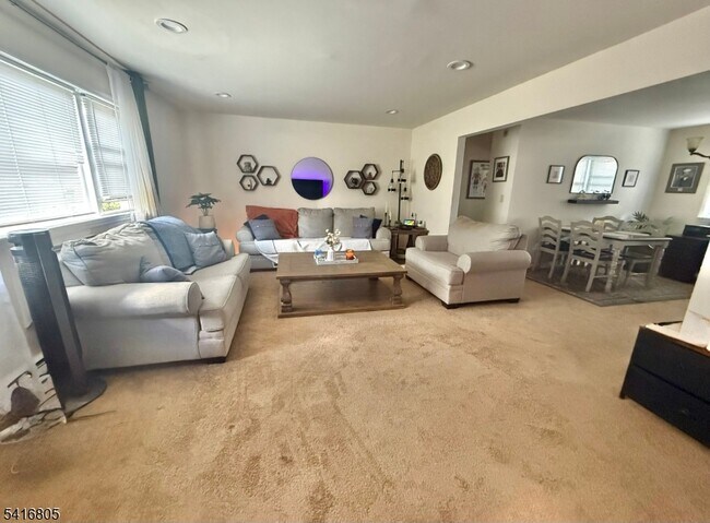 Foto del edificio - 2467 NJ-10