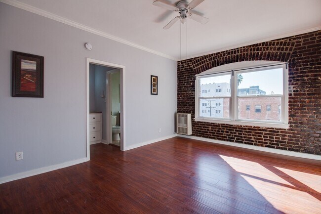 Foto del edificio - 730 S Catalina St