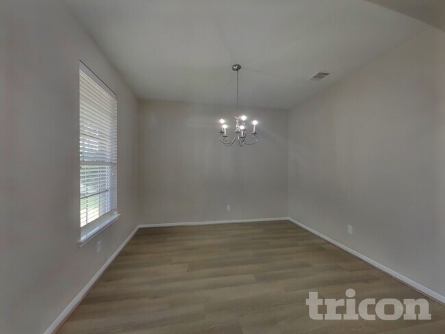 Foto del edificio - 6106 Carver Pines Dr