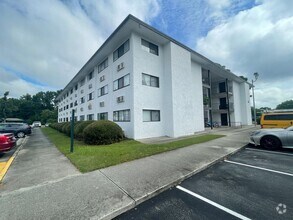 Building Photo - 448 Racine Dr