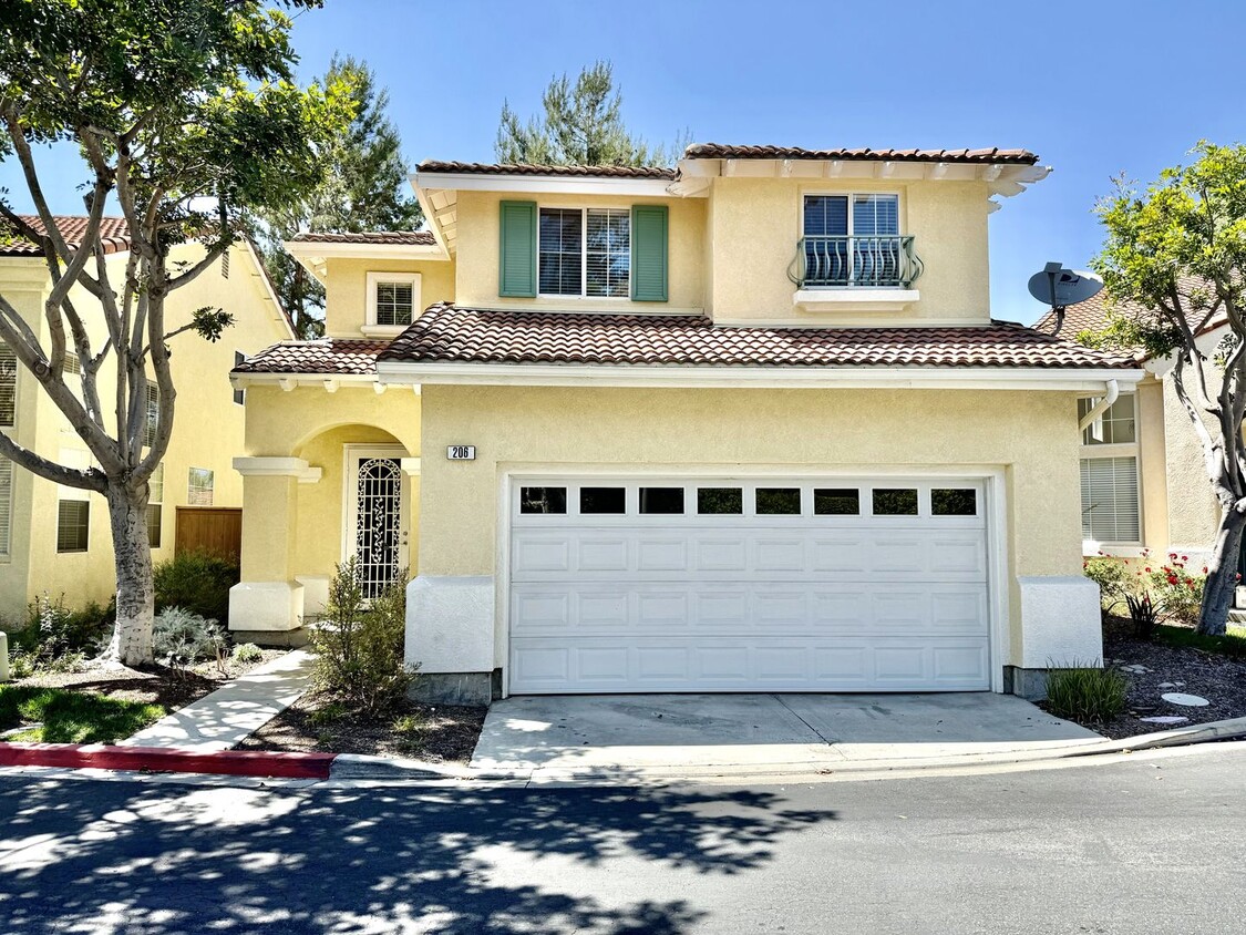 Foto principal - Single Family Home in Mission San Luis Rey!
