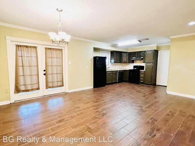 Building Photo - 3 br, 1.5 bath House - 123 August Drive