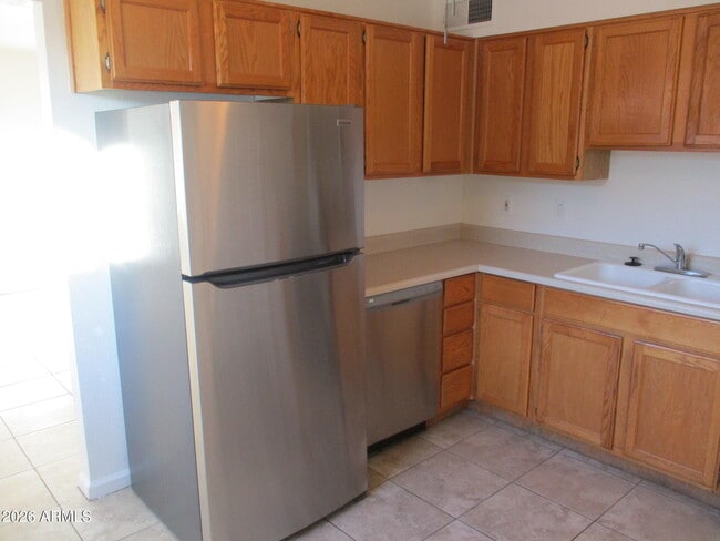 Foto del edificio - 820 W Knox Rd