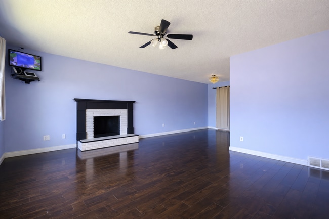 Building Photo - 2114 Bakerview St
