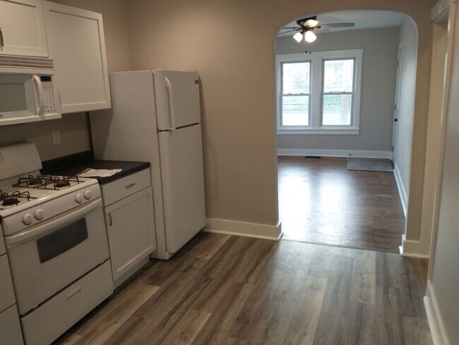 todo el apartamento - 606 S Maple St
