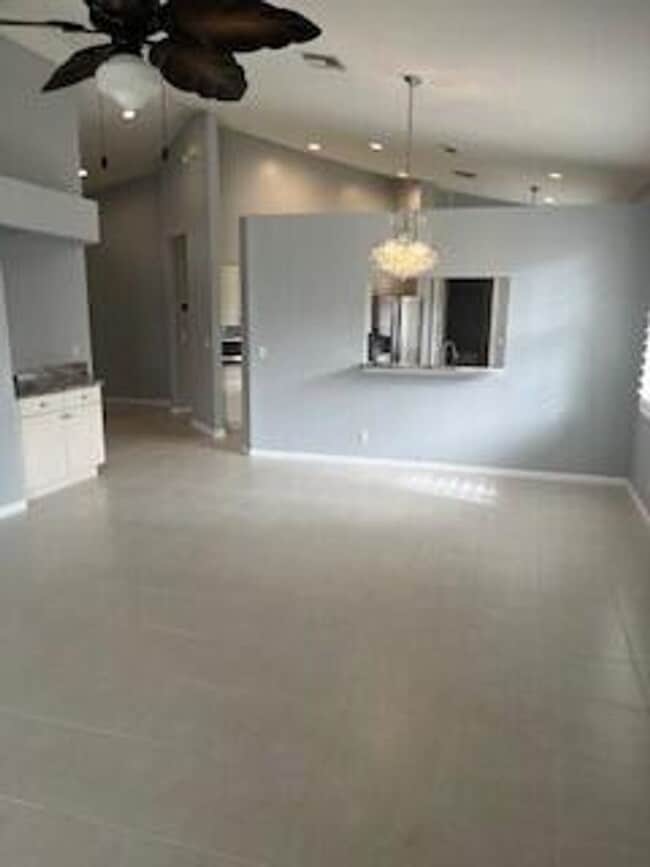 Building Photo - 2641 Clipper Cir